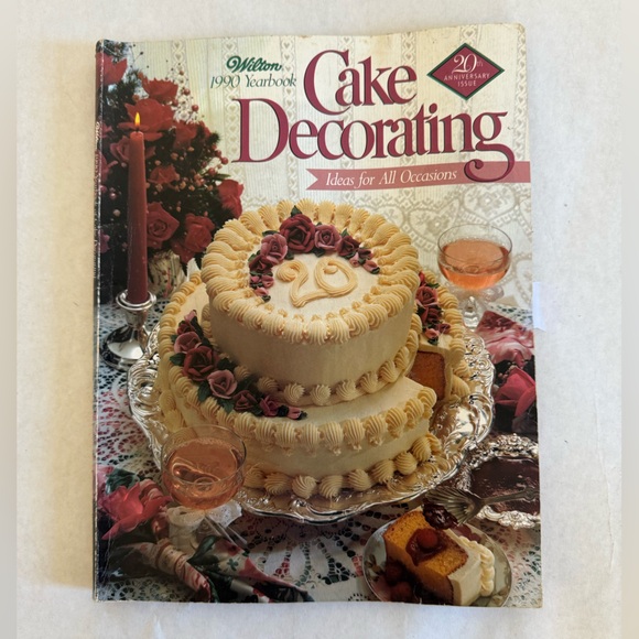 WILTON YEARBOOK Cake Decorating Collection - Picture 11 of 14